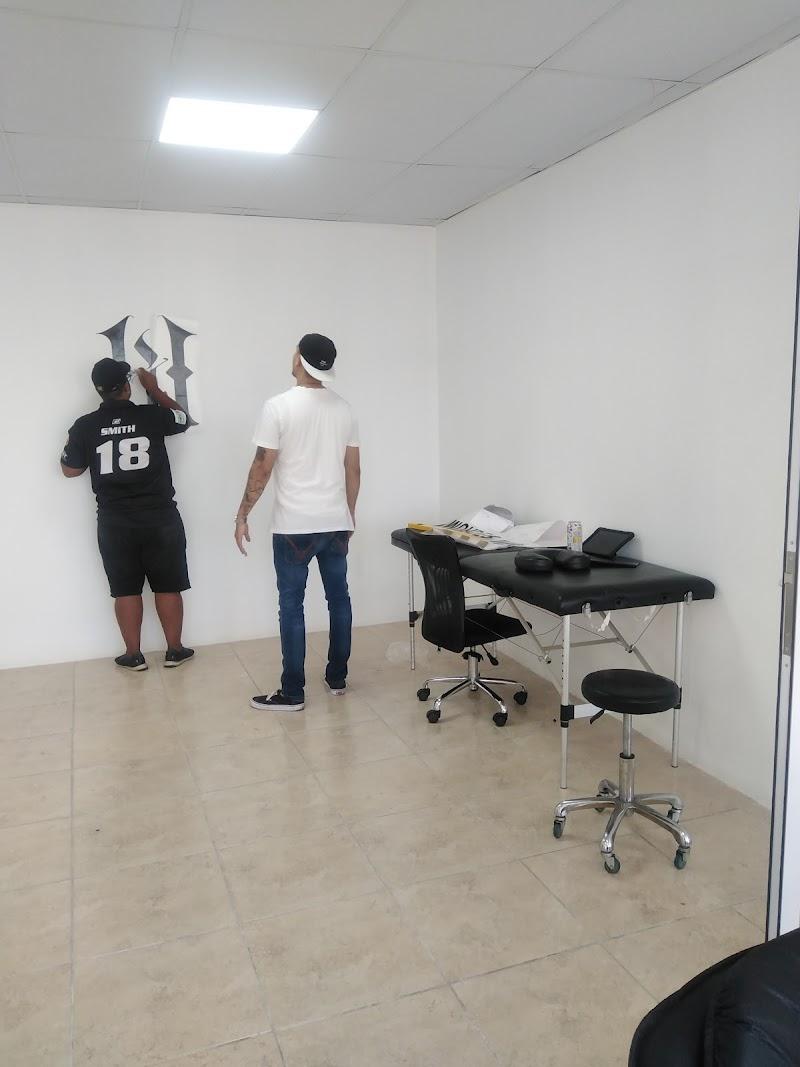 Murder Ink Tattoo & Piercing Lounge - Photo 3